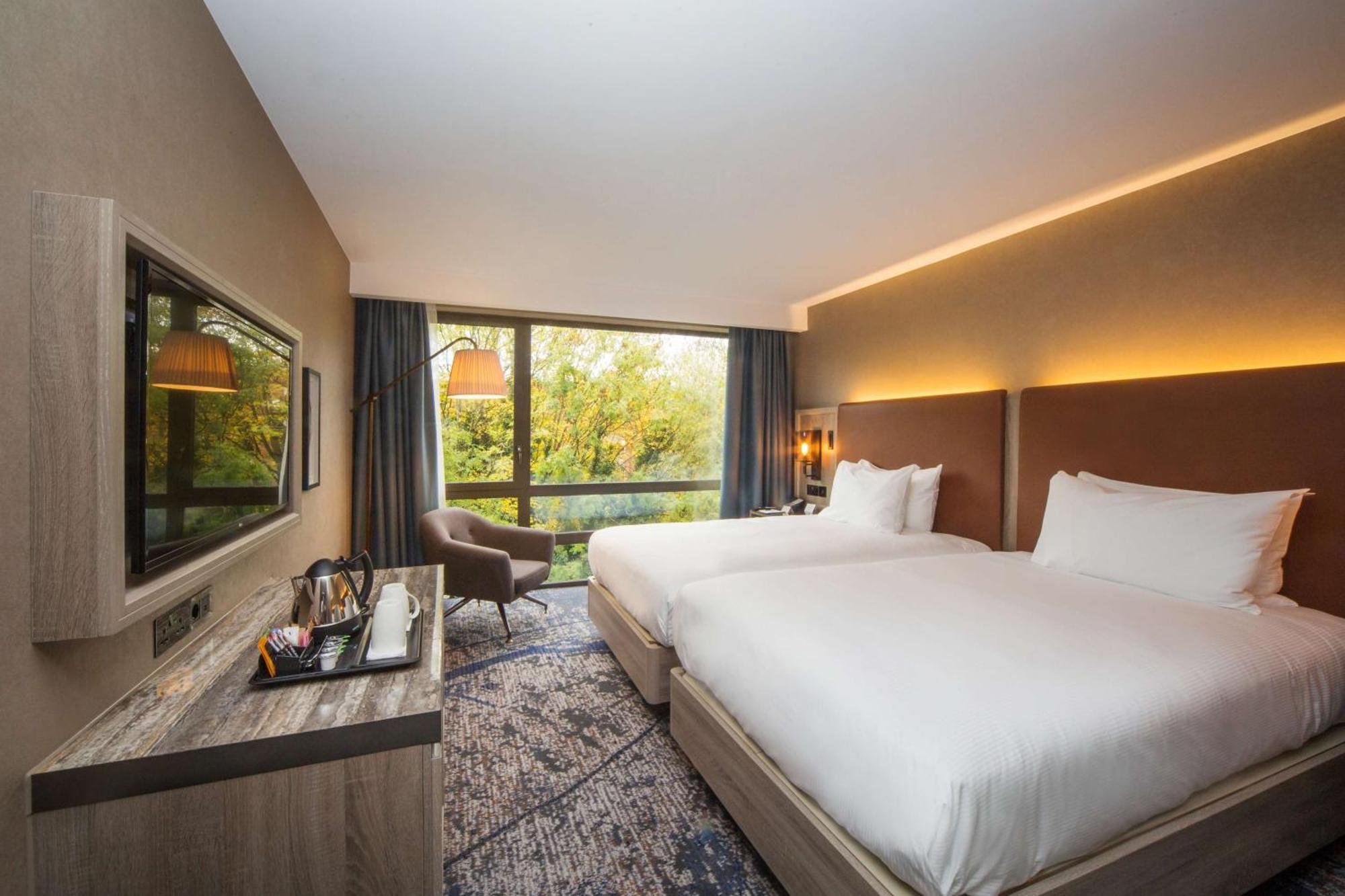 Doubletree By Hilton London Kingston Upon Thames Hotel Kingston upon Thames  Kültér fotó