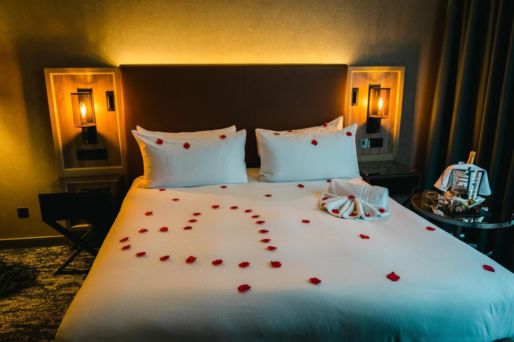 Doubletree By Hilton London Kingston Upon Thames Hotel Kingston upon Thames  Kültér fotó